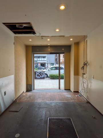 大阪市西区本田１丁目の店舗事務所の居間・リビング