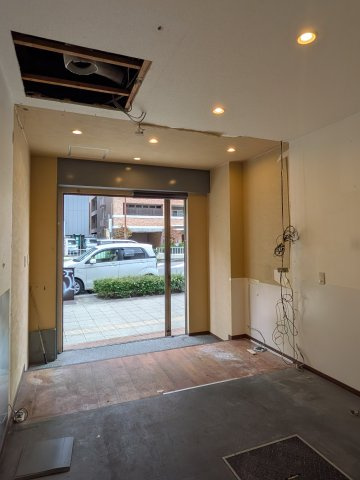 大阪市西区本田１丁目の店舗事務所の居間・リビング