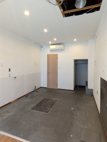 大阪市西区本田１丁目の店舗事務所の居間・リビング