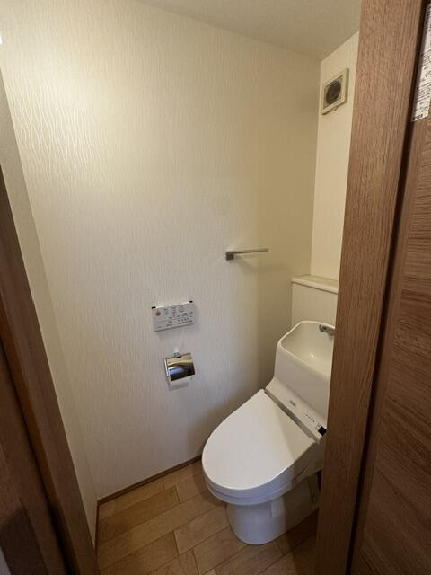 弦巻２丁目貸戸建のトイレ
