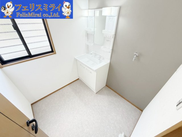 加古川市加古川町木村　中古戸建の独立洗面台