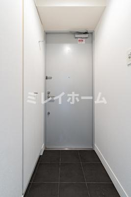二葉アパートメントの玄関