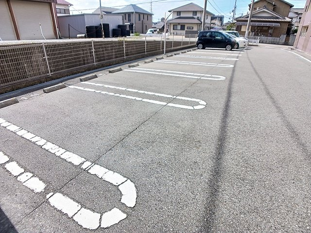 グランアウローラⅧの駐車場