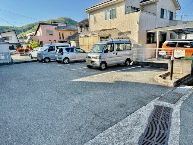 グランメール２の駐車場