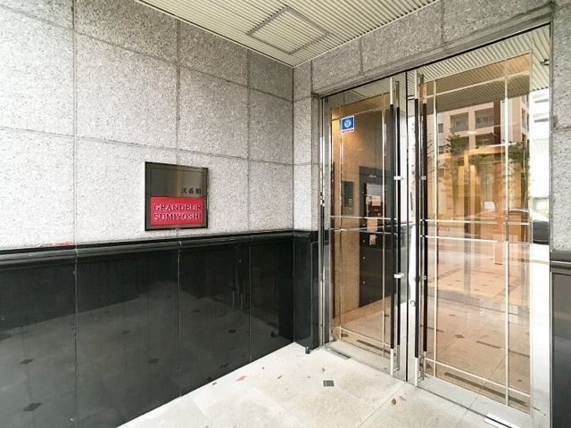 福岡市博多区住吉３丁目の賃貸マンションのエントランス