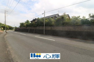 【前面道路含む現地写真】 | 山陽小野田市大字小野田 中古住宅・土地（約685坪）／6DK・2階建／農地有り
