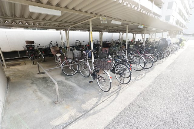 京橋南コーポ２号棟の駐車場