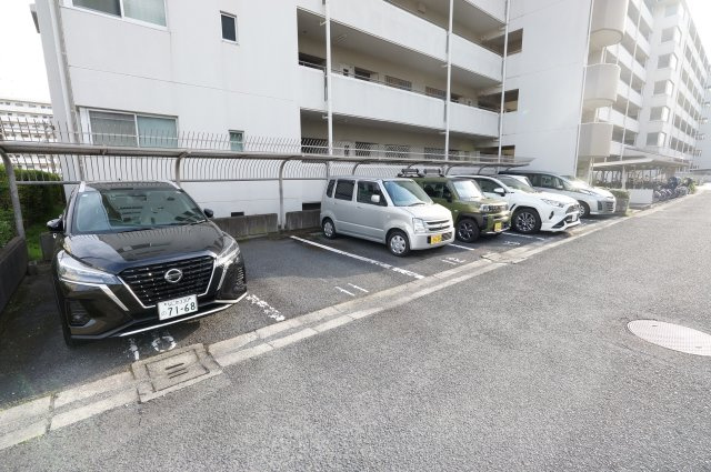 京橋南コーポ２号棟の駐車場