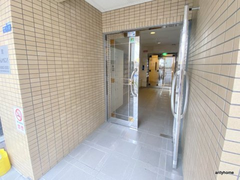 淡路ハイツ　仲介手数料無料のエントランス