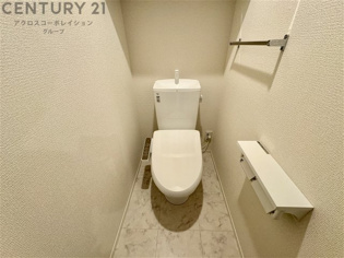 温水洗浄便座付きのトイレです♪