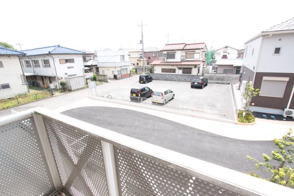 レジデンス新町Aの駐車場|南向きで日当たり良好♪　※別部屋からの写真につき相違有