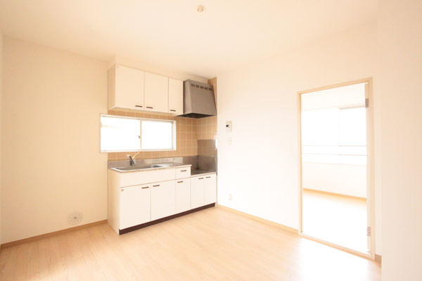 レジデンス新町Aのキッチン|DK6.3帖　※別部屋反転間取り写真につき相違有