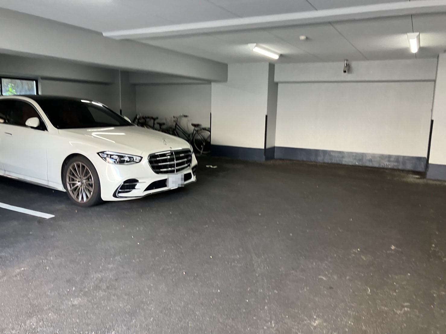 ロイヤルコート柳馬場の駐車場