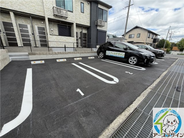 シェルエトワールの駐車場