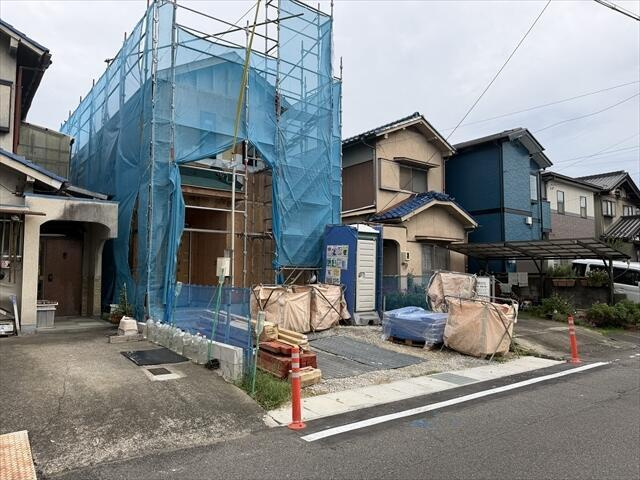 新築戸建て・仲介手数料無料）小牧市間々原新田５１５番・A号棟の前面道路含む現地写真