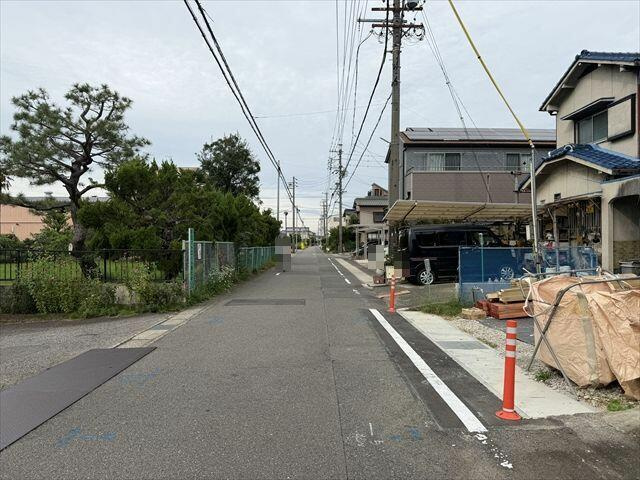 新築戸建て・仲介手数料無料）小牧市間々原新田５１５番・A号棟の前面道路含む現地写真