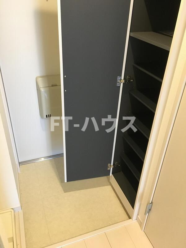 リブリ・上山町の玄関
