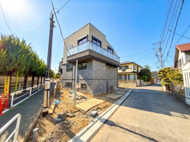 【外観】 | 【仲介手数料５１０万～８４０万円が無料！】■二子玉川駅13分■マルエツまで２分■長期優良認定住宅 | 諸費用５１０万～８４０万円ＯＦＦ！
家計応援キャンペーン中！
諸費用を含めた「総額」に自信あり！
■二子玉川駅１３分 
■二子玉川小
■南道路＋東道路
■長期優良認定住宅
■ＺＥＨ（省エネ）水準住宅