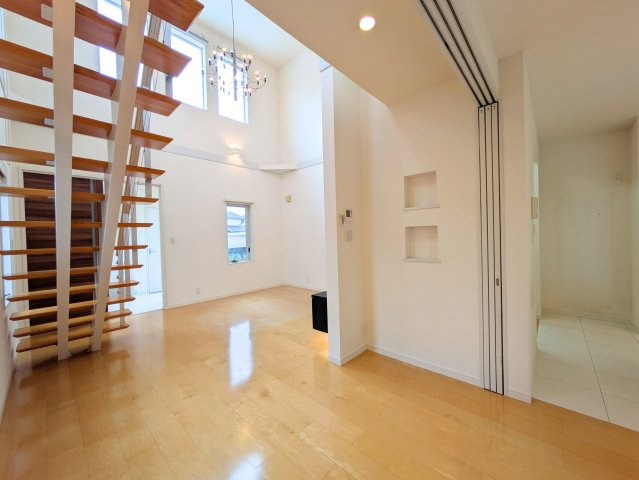 北土居5丁目戸建ての居間・リビング|ゆったり過ごせるリビングです