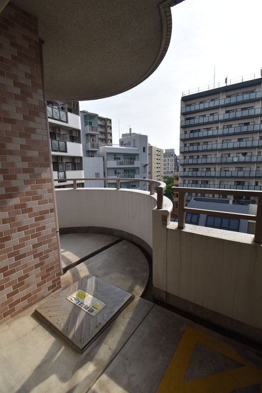 福岡市中央区大名１丁目の賃貸マンションのバルコニー