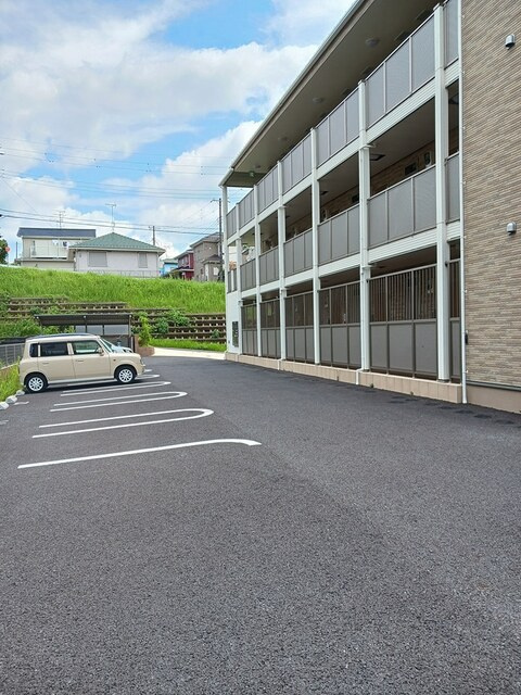 イセミネット市原の駐車場|駐車場があるので、車を買う予定の方も安心です
