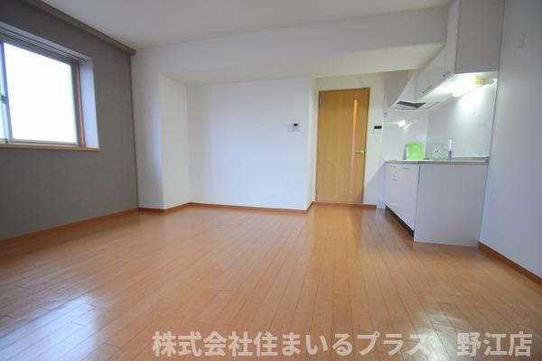 ラフォーレ放出の居間・リビング