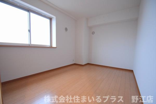 ラフォーレ放出の洋室