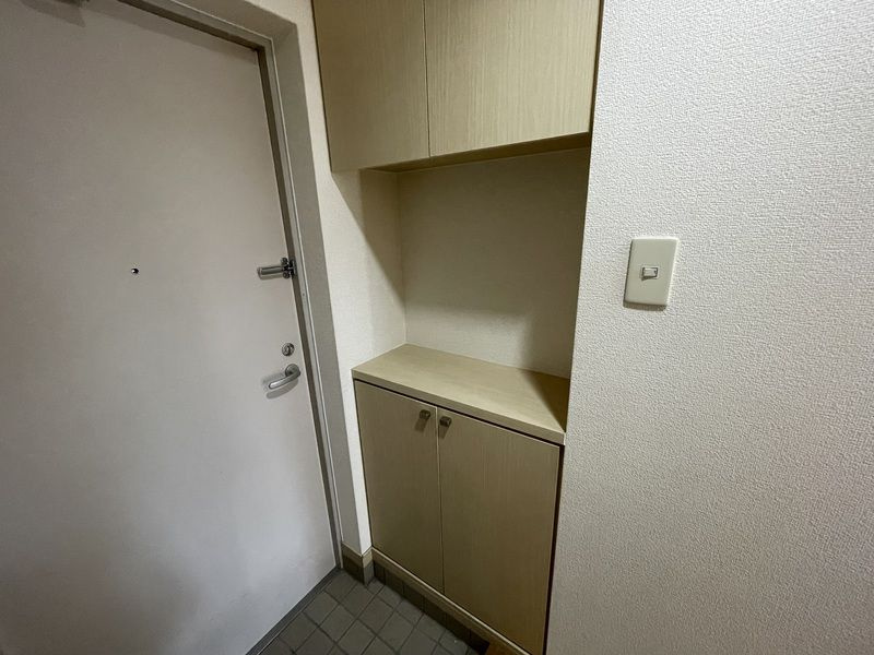 リヴェール渡辺通南の玄関