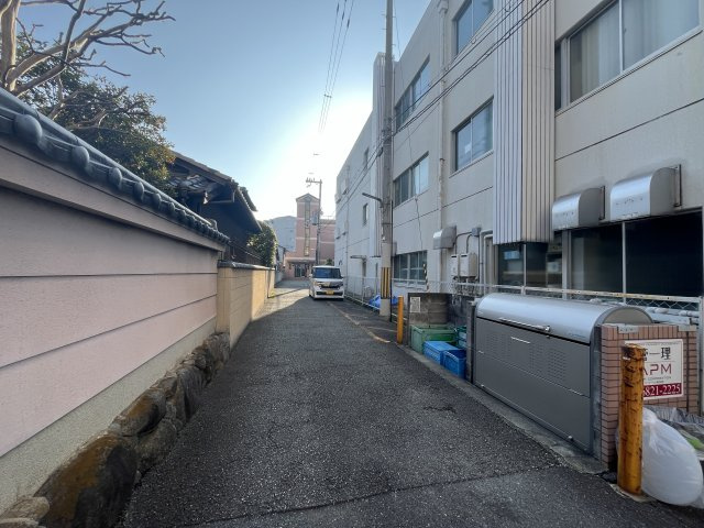ベルハイム江坂の駐車場