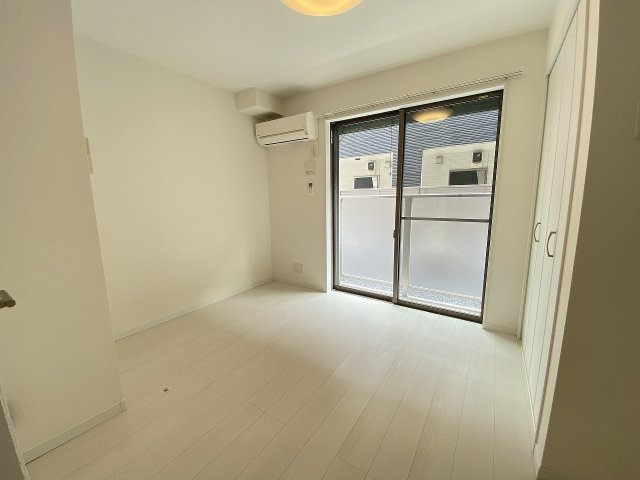 V-room1の居間・リビング|こちらの居間で趣味の時間をお楽しみください