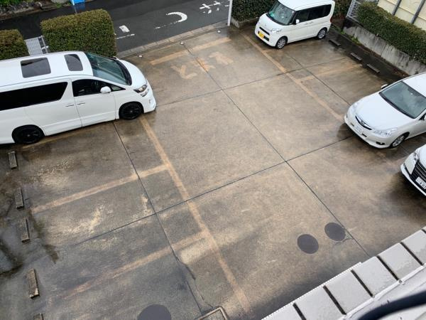 グランエスト江坂の駐車場