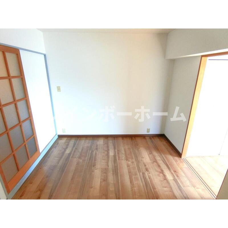 ダイアモンドフラット【仲介手数料：50％OFF】対象物件！の内装|明るい室内です