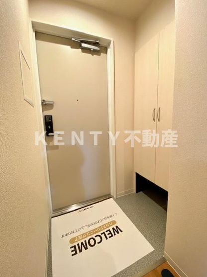 【玄関】 | SUN RESIDENCE | 収納もある玄関です