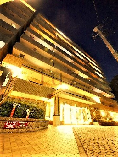 ゼファー横濱サンコリーヌ神之木公園の外観|2002年竣工のマンションです。