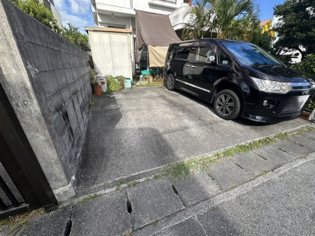 沖縄市泡瀬戸建の前面道路含む現地写真