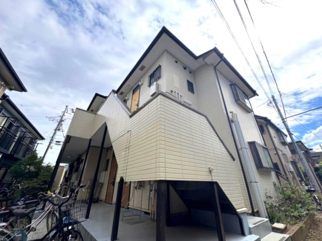 イオチハイツ2号棟のエントランス|毎日通るエントランスはこのようになっています