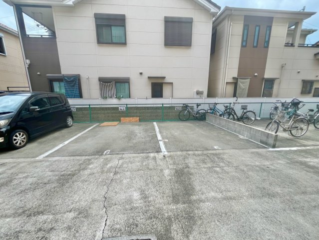 シティハイツ岸和田の駐車場