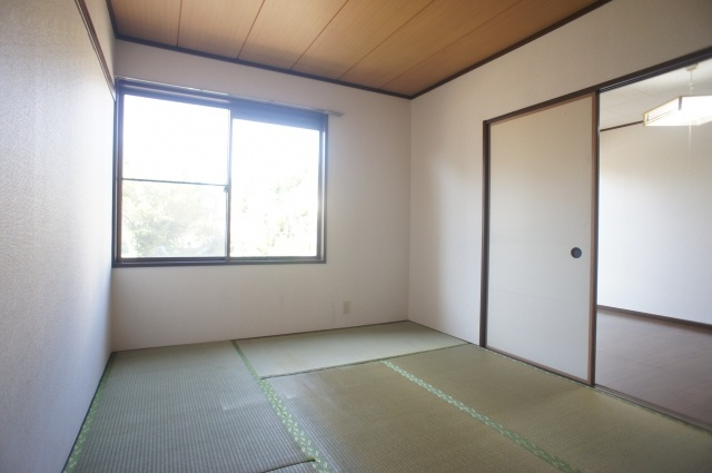 ハイツ恵の和室