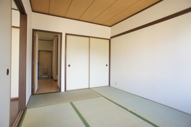 ハイツ恵の和室