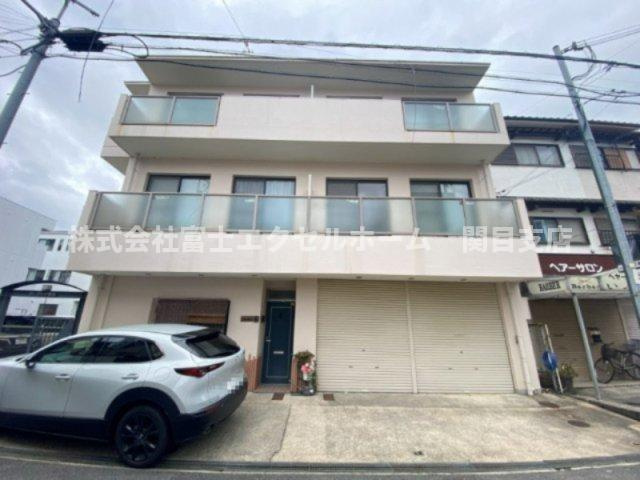 サンプラザ香里マンションの外観