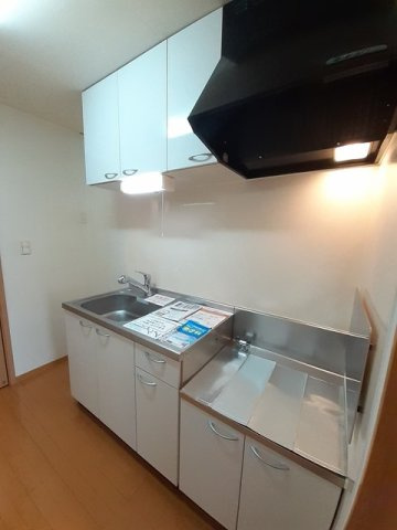 エステビエントのキッチン|コンパクトなキッチンで掃除もラクラク