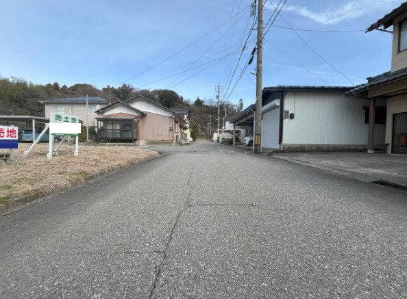 あわら市横垣　住宅用地の前面道路含む現地写真