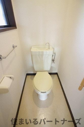 フォーサム・コガのトイレ|清潔感のあるトイレです