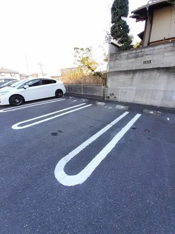 ネオ・サルビアⅢの駐車場|駐車スペースもあります