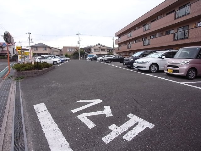 メゾンフェリスⅤの駐車場