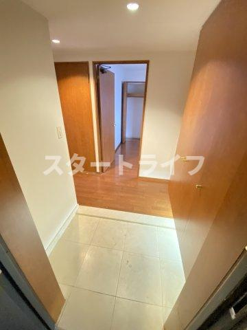 大阪市淀川区西中島５丁目の賃貸マンションの玄関