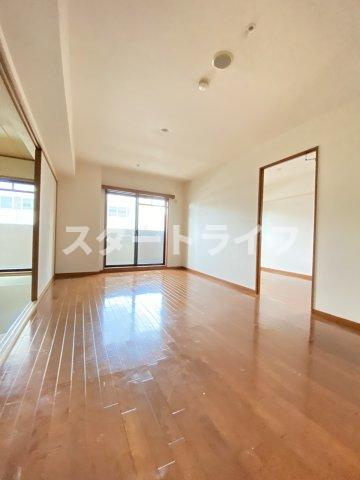 大阪市淀川区西中島５丁目の賃貸マンションの居間・リビング