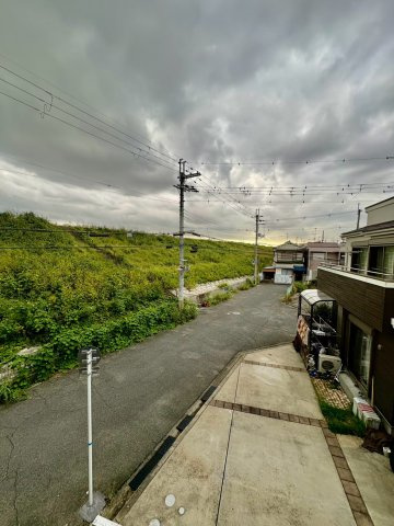 藤井寺市川北３丁目の展望|大和川の堤防近く緑豊かな景色を身近に感じられる眺望が魅力。自然を感じながら心地よい暮らしを楽しめます