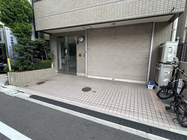 岩浪ビルのエントランス