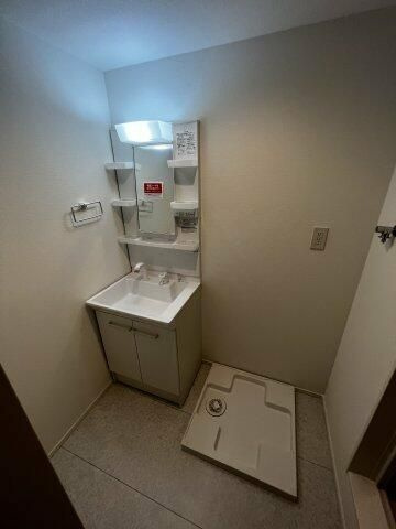 カインドネス上福岡Ｎｏｒｔｈの独立洗面台|別部屋参照写真